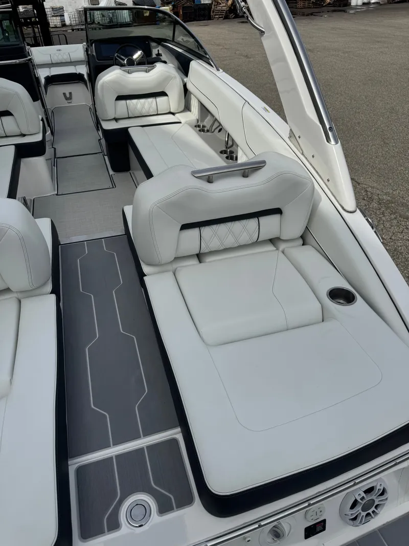 Slide: The Image of Regal LS6 2023 - 9