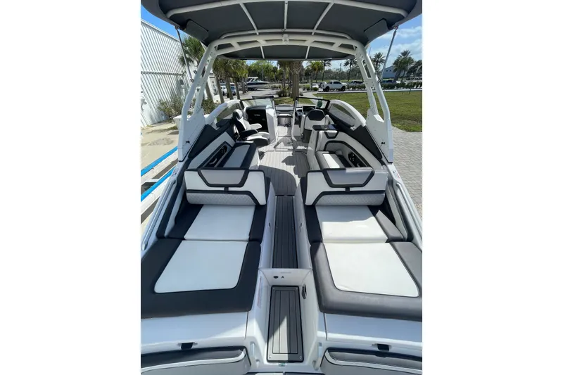 Slide: The Image of 2021 Yamaha Boats 275SE interior with spacious seating and modern design. - 8
