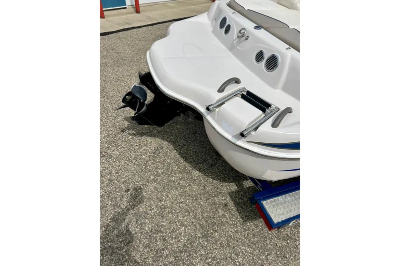 Slide: The Image of Rear view of a 2004 Tahoe Q4 boat with swim platform and ladder. - 8