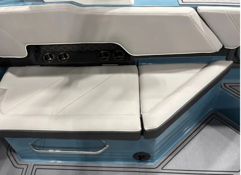 Slide: The Image of Cobalt R8 Surf 2026 - 8