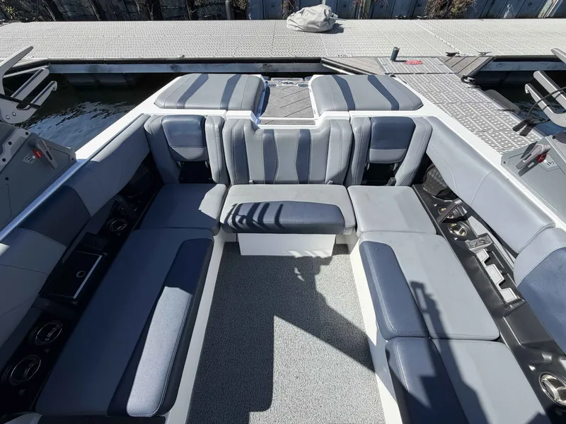 Slide: The Image of Malibu Wakesetter 22 LSV 2025 - 10