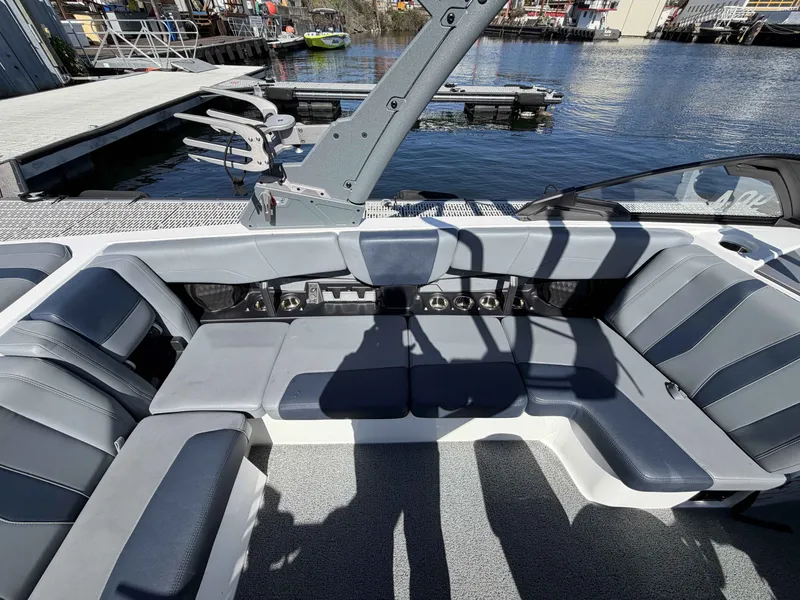Slide: The Image of Malibu Wakesetter 22 LSV 2025 - 11