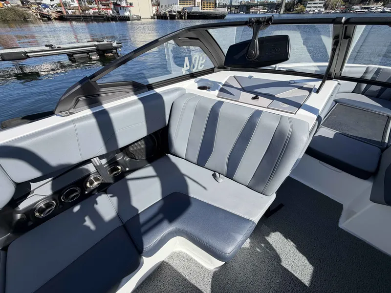 Slide: The Image of Malibu Wakesetter 22 LSV 2025 - 12