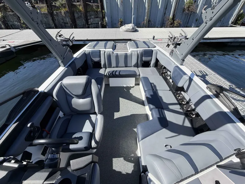 Slide: The Image of Malibu Wakesetter 22 LSV 2025 - 15