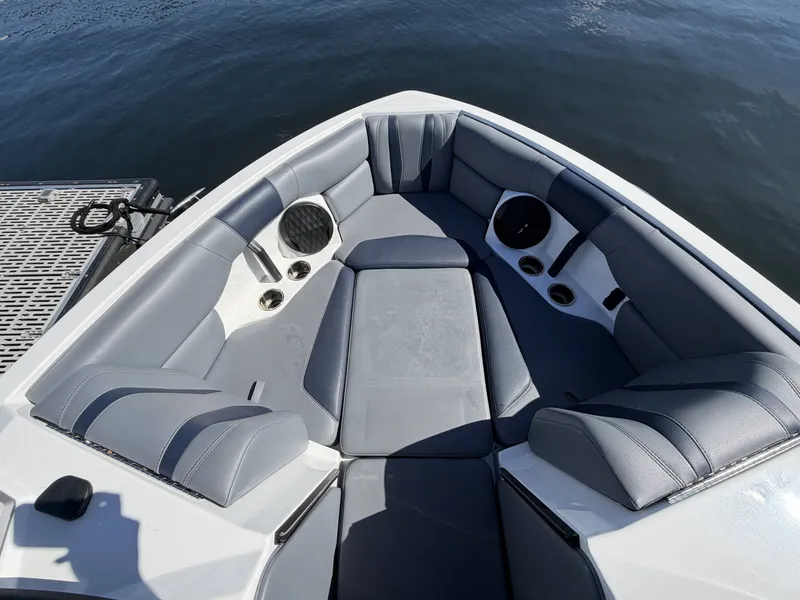 Slide: The Image of Malibu Wakesetter 22 LSV 2025 - 16