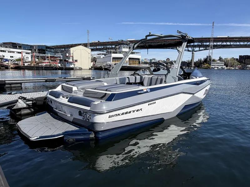 Slide: The Image of Malibu Wakesetter 22 LSV 2025 - 3
