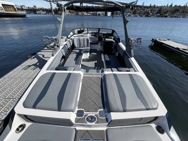 Slide: The Image of Malibu Wakesetter 22 LSV 2025 - 7