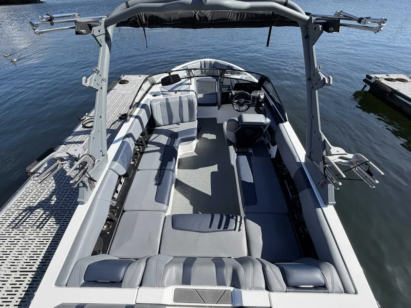 Slide: The Image of Malibu Wakesetter 22 LSV 2025 - 8