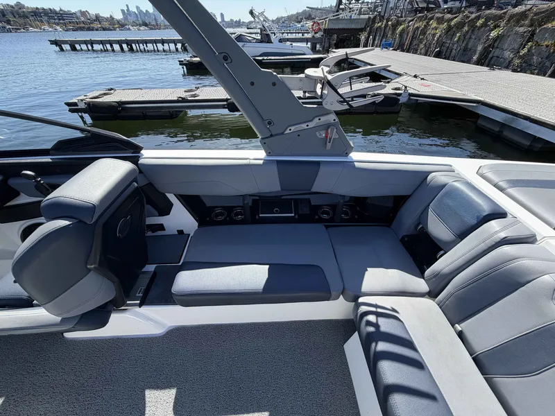 Slide: The Image of Malibu Wakesetter 22 LSV 2025 - 9