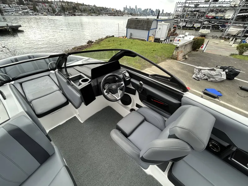 Slide: The Image of Malibu Wakesetter 22 LSV 2025 - 11