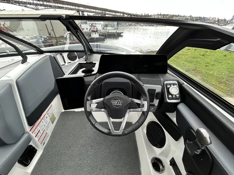 Slide: The Image of Malibu Wakesetter 22 LSV 2025 - 12