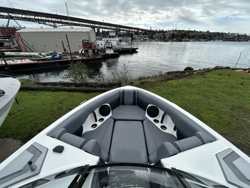 Slide: The Image of Malibu Wakesetter 22 LSV 2025 - 13