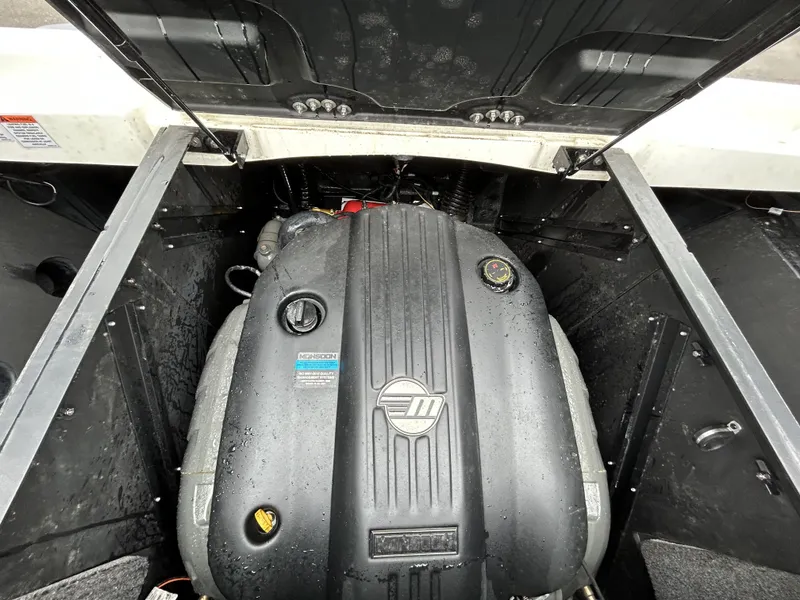 Slide: The Image of Malibu Wakesetter 22 LSV 2025 - 16