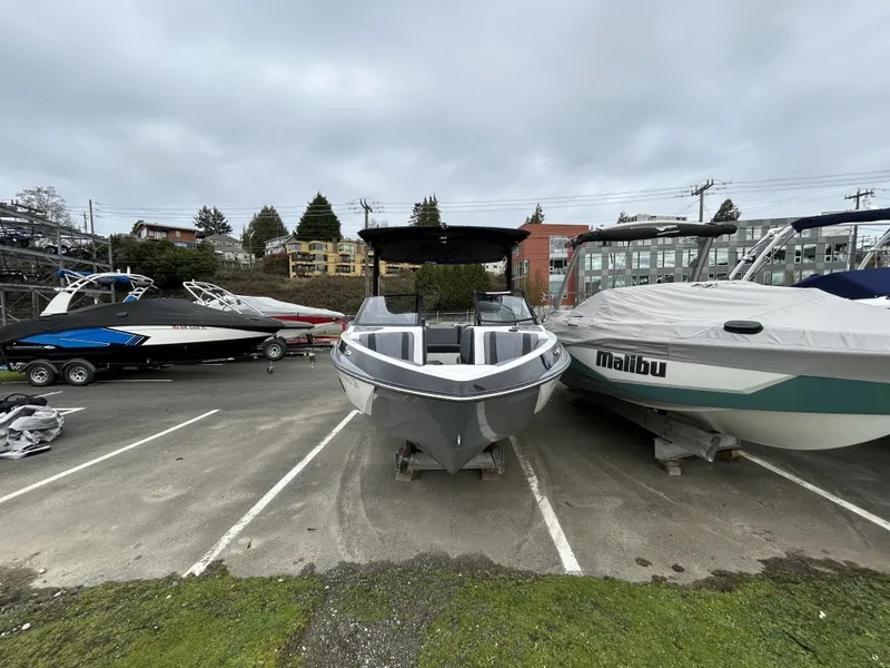 Slide: The Image of Malibu Wakesetter 22 LSV 2025 - 3
