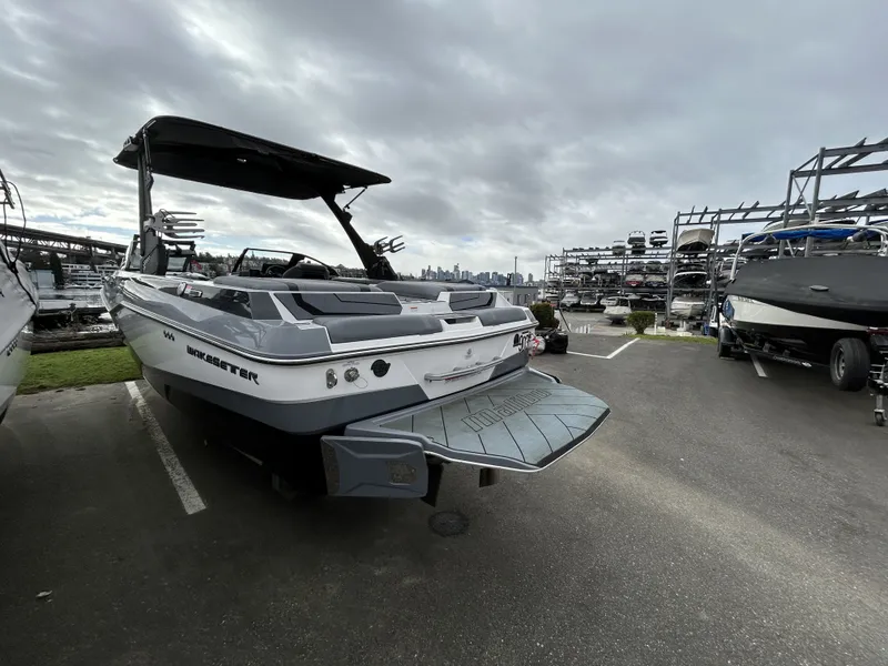 Slide: The Image of Malibu Wakesetter 22 LSV 2025 - 5