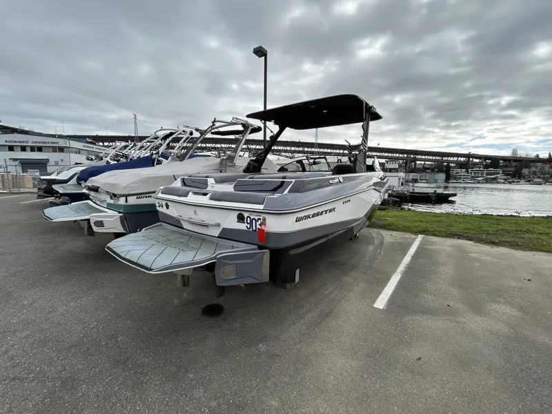 Slide: The Image of Malibu Wakesetter 22 LSV 2025 - 7