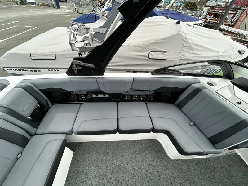 Slide: The Image of Malibu Wakesetter 22 LSV 2025 - 9