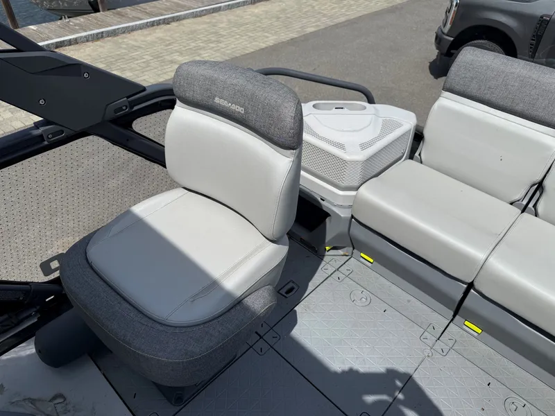 Slide: The Image of Sea-Doo Switch Cruise 18 2023 - 11