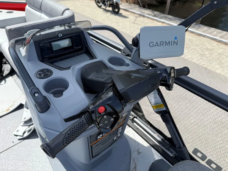 Slide: The Image of Sea-Doo Switch Cruise 18 2023 - 12