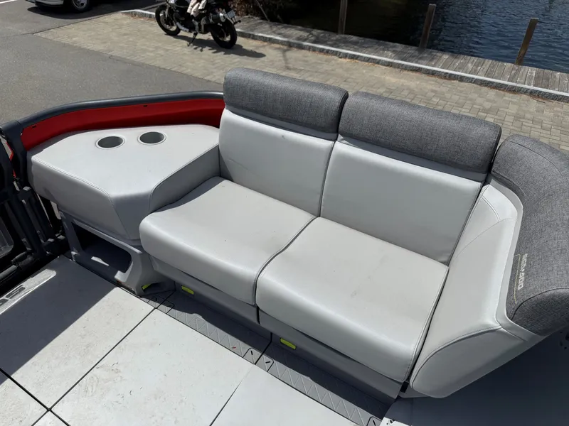 Slide: The Image of Sea-Doo Switch Cruise 18 2023 - 8