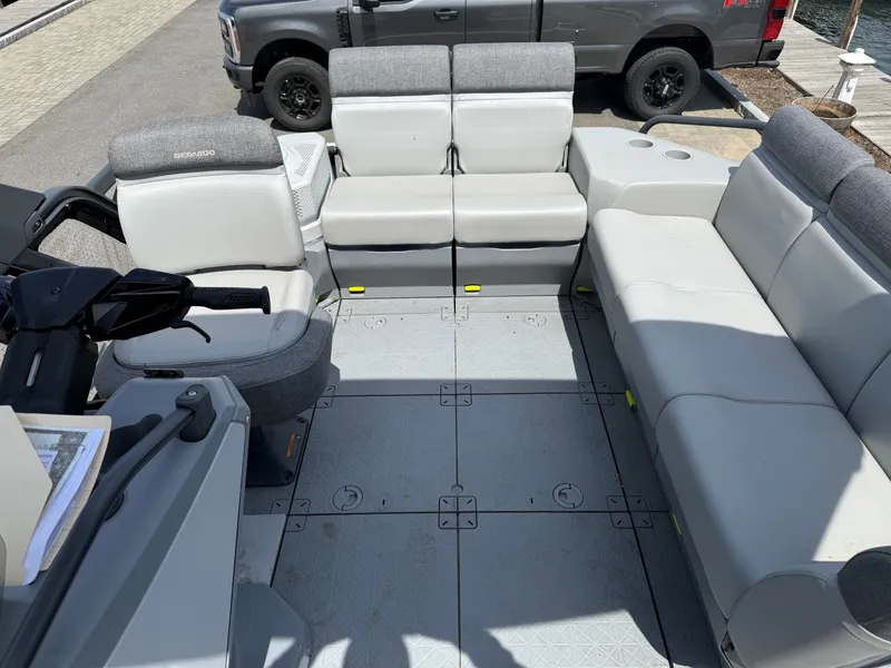 Slide: The Image of Sea-Doo Switch Cruise 18 2023 - 9