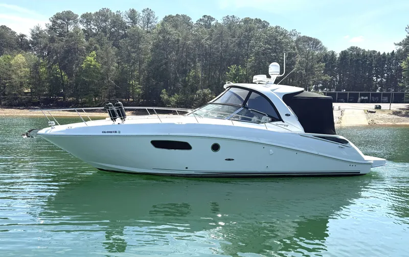 The Image of Sea Ray Sundancer 370 2011 - 1