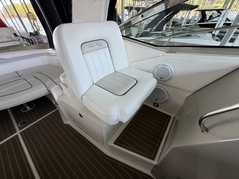 Slide: The Image of Sea Ray Sundancer 370 2011 - 11