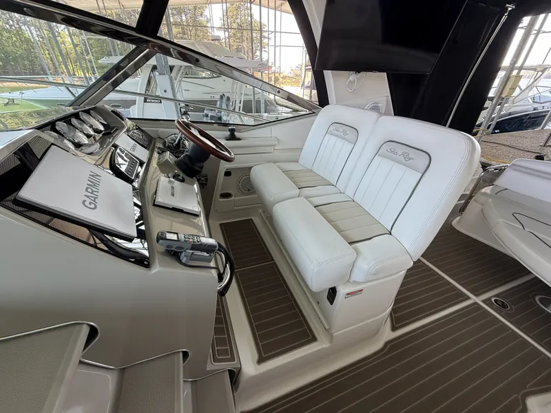 Slide: The Image of Sea Ray Sundancer 370 2011 - 8