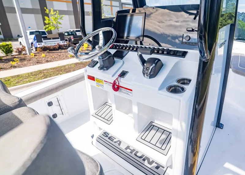 Slide: The Image of Sea Hunt BX 25 FS 2026 - 18