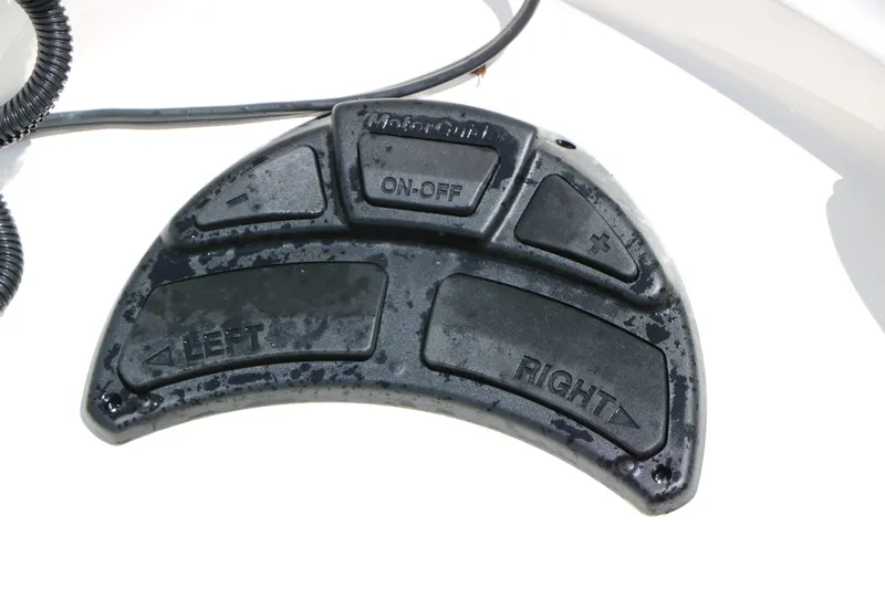 Slide: The Image of Bayliner 184 Fish & Ski 2012 - 32