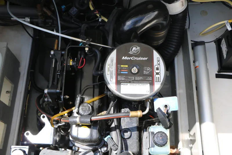 Slide: The Image of Bayliner 184 Fish & Ski 2012 - 33