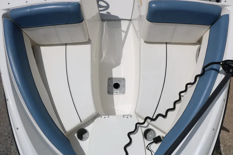 Slide: The Image of Bayliner 184 Fish & Ski 2012 - 36