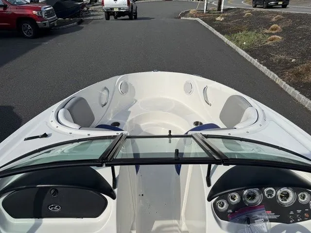 Slide: The Image of Sea Ray 185 Sport 2012 - 10