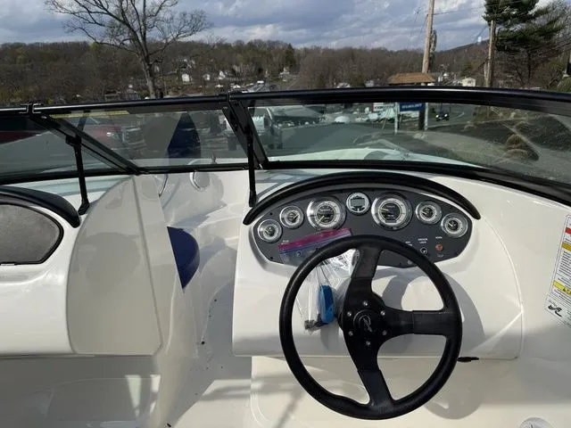 Slide: The Image of Sea Ray 185 Sport 2012 - 11