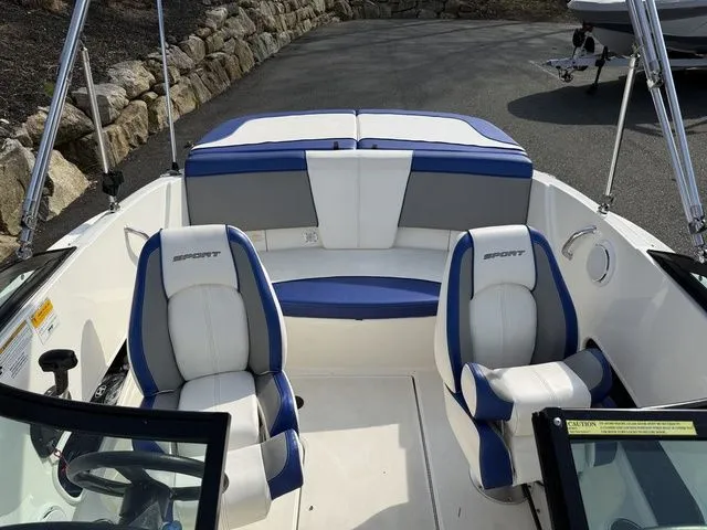 Slide: The Image of Sea Ray 185 Sport 2012 - 3