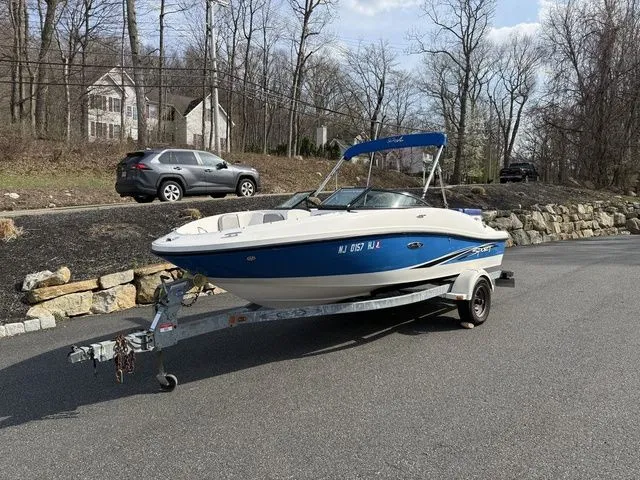 Slide: The Image of Sea Ray 185 Sport 2012 - 4