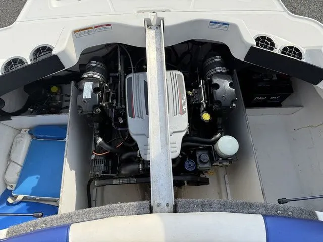 Slide: The Image of Sea Ray 185 Sport 2012 - 9