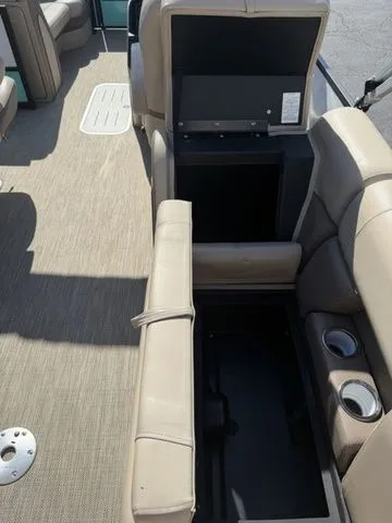 Slide: The Image of Bentley Pontoons Elite 220 Admiral 2023 - 10