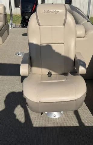 Slide: The Image of Bentley Pontoons Elite 220 Admiral 2023 - 12