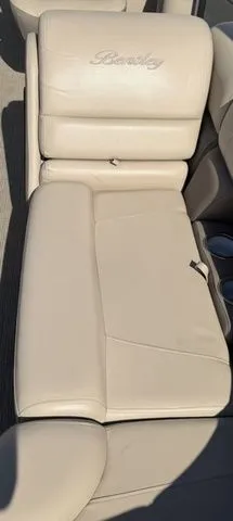 Slide: The Image of Bentley Pontoons Elite 220 Admiral 2023 - 13