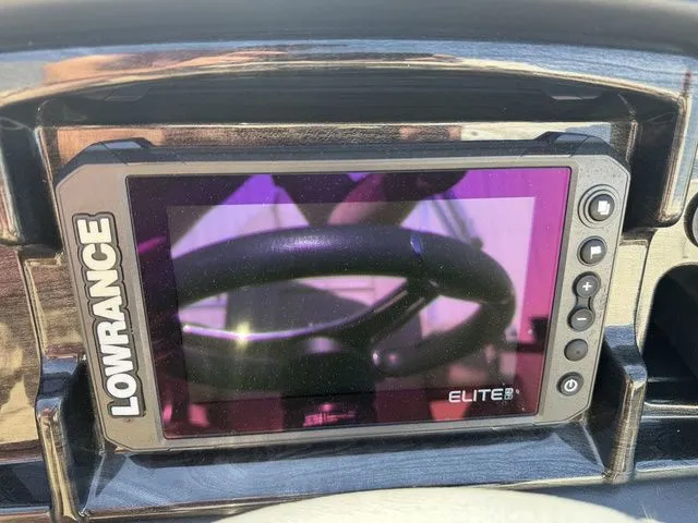 Slide: The Image of Bentley Pontoons Elite 220 Admiral 2023 - 18