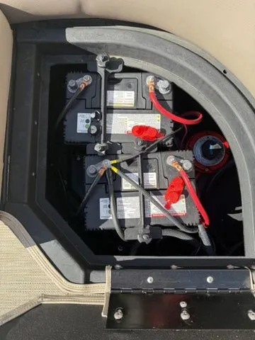 Slide: The Image of Bentley Pontoons Elite 220 Admiral 2023 - 20