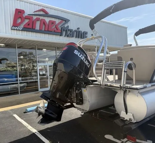 Slide: The Image of Bentley Pontoons Elite 220 Admiral 2023 - 3