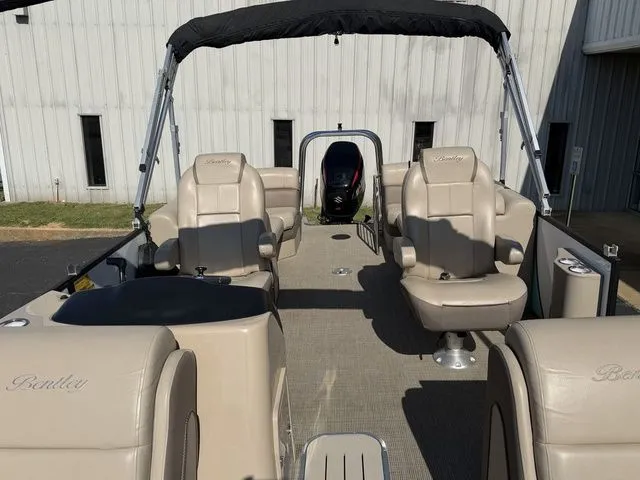 Slide: The Image of Bentley Pontoons Elite 220 Admiral 2023 - 6