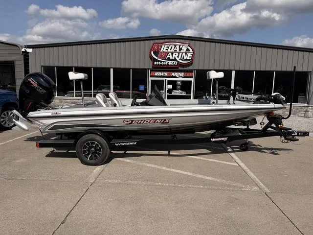 The Image of Phoenix Bass Boat 818 Pro 2026 - 1
