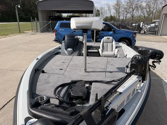 Slide: The Image of Phoenix Bass Boat 818 Pro 2026 - 11