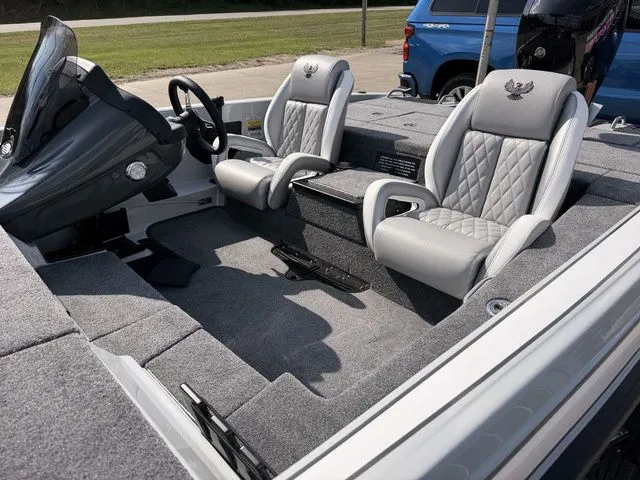 Slide: The Image of Phoenix Bass Boat 818 Pro 2026 - 12