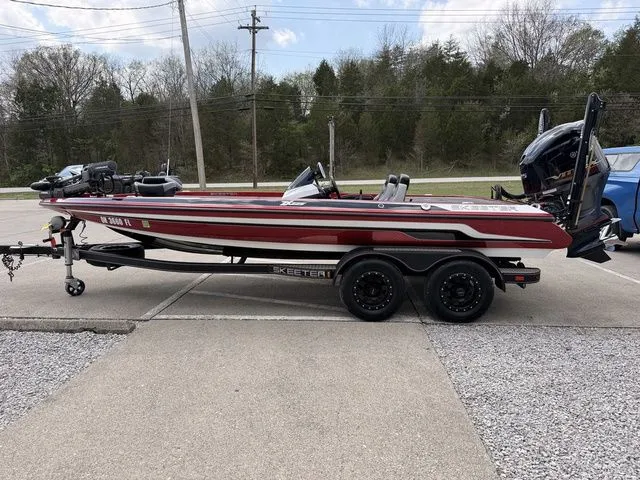 Slide: The Image of Skeeter ZX225 2015 - 14