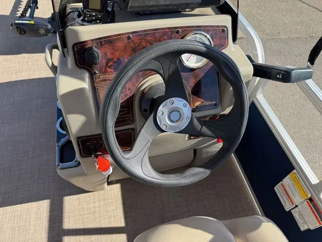 Slide: The Image of Sun Tracker Bass Buggy 16 XL Select 2024 - 27