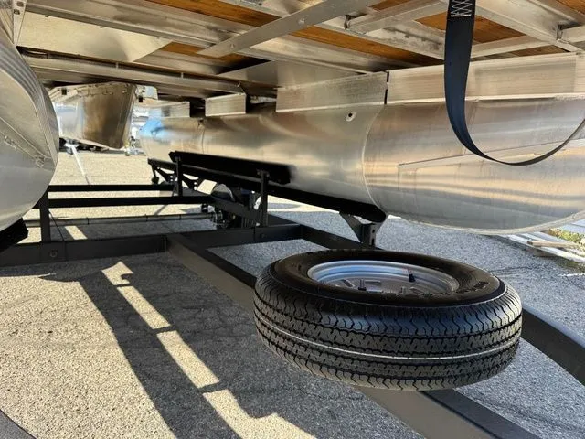 Slide: The Image of Sun Tracker Bass Buggy 16 XL Select 2024 - 31